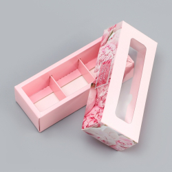 Изображение Коробка для 3 конфет, с окном «Праздничный букет», 13×5×3.3 см