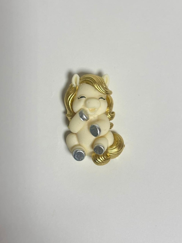 Изображение Фигурка из глазури Лошадка на спинке